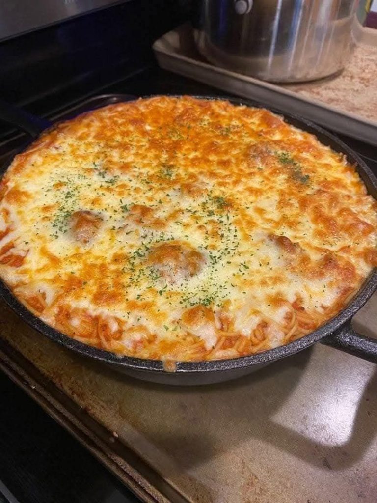 Zapiekane spaghetti z serem śmietankowym